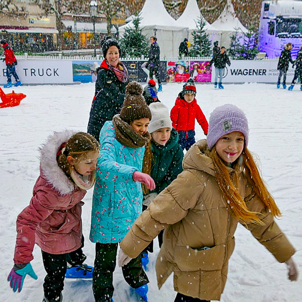Spende der FBB: Eislauf-Spaß für Kinder